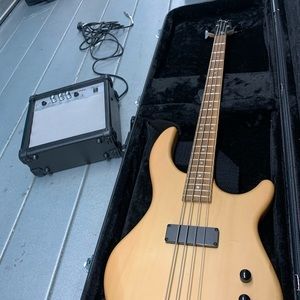 Dean Bass Gutair with amplifier